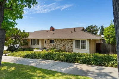 2419 E Villa Real