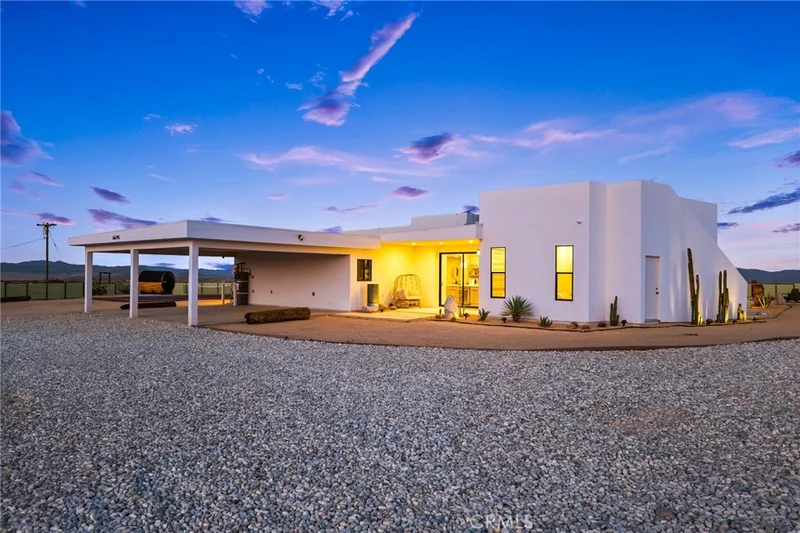 Photo 2 of 66245 Del Oro