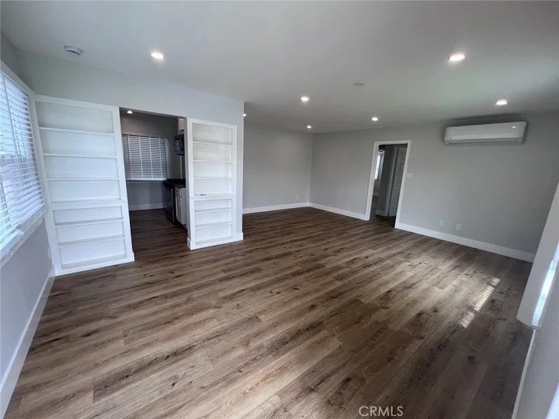 3460 Washington photo 2
