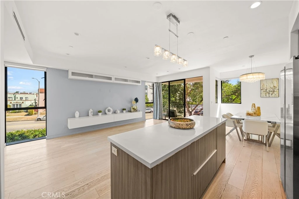 Interior 4