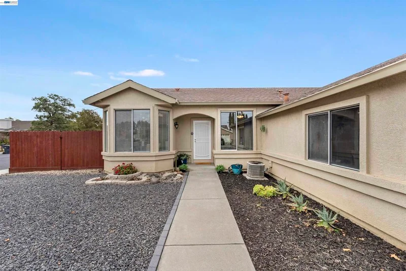 Photo 2 of 1618 Paseo Flores Dr