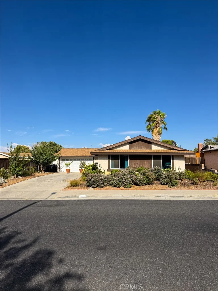 44148 Gingham Avenue photo 2