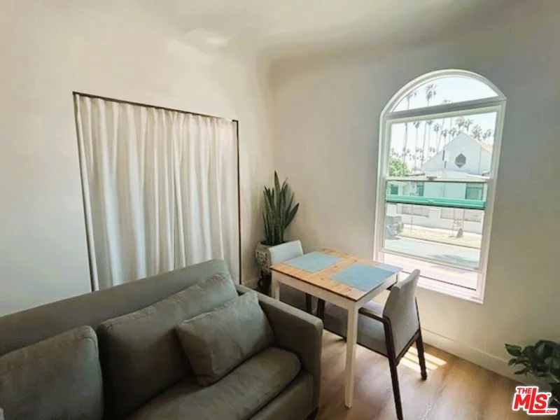 2109 1/2 W 54th Street