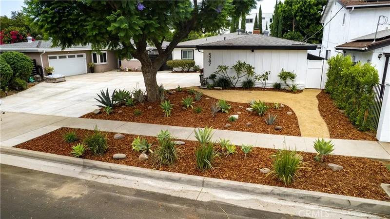 Photo 2 of 5747 Agnes Avenue