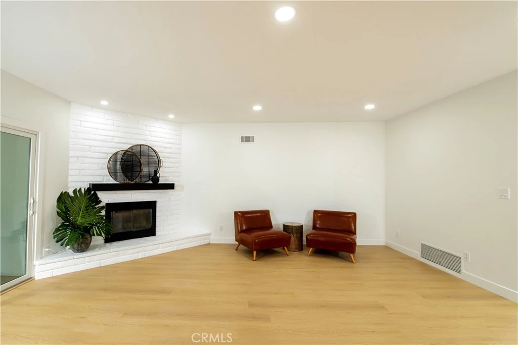 Interior 4