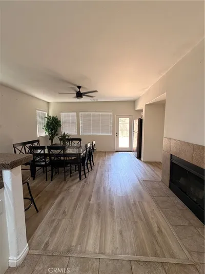 1434 Granada photo 2