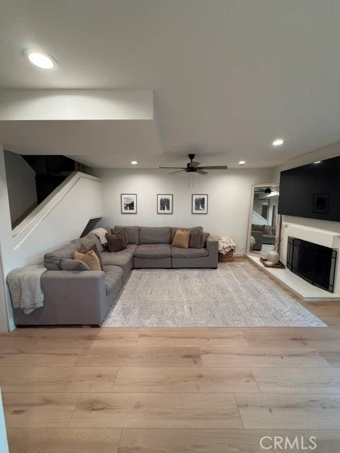 Interior 4