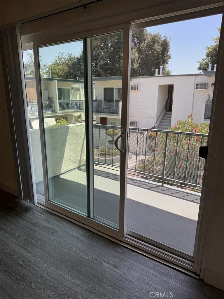 830 N El Molino photo 2