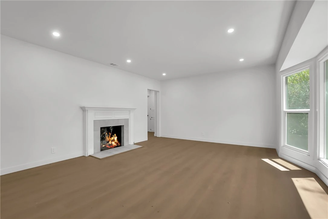 Interior 4