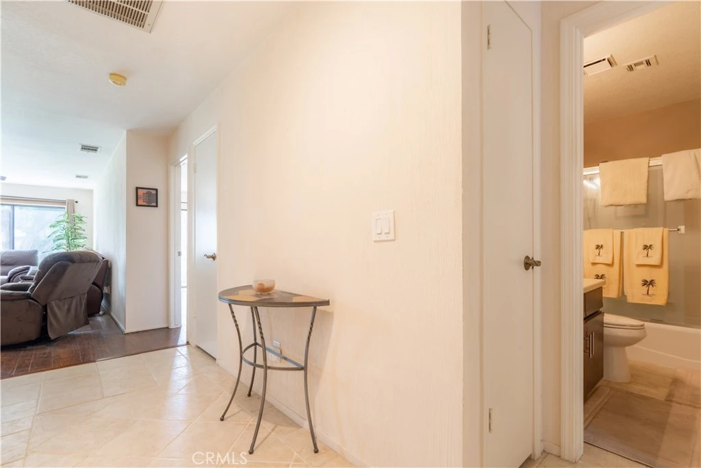Interior 4