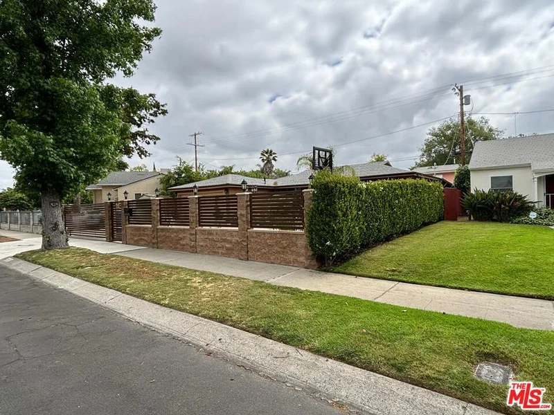 6550 Van Noord Avenue photo 2