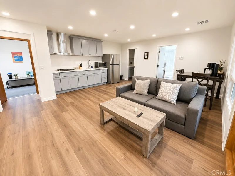337 Washington Boulevard 4
