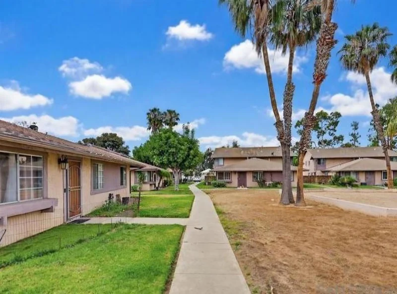 Photo 2 of 1316 W San Ysidro A