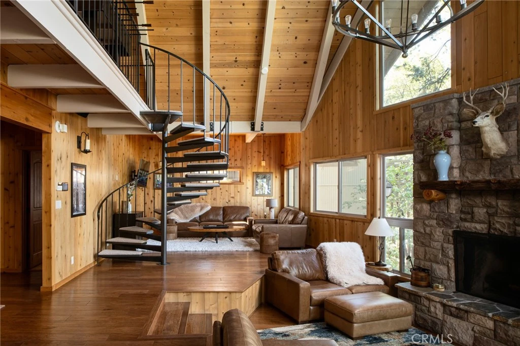 Interior 4