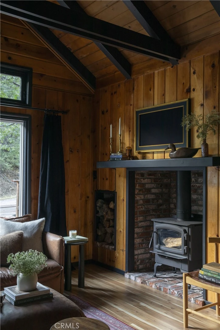 Interior 4