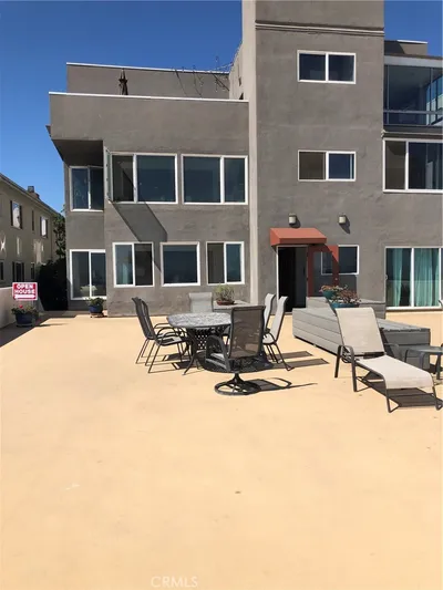 1174 E Ocean Boulevard 7