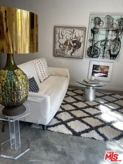 1053 S Alfred Street A photo 2