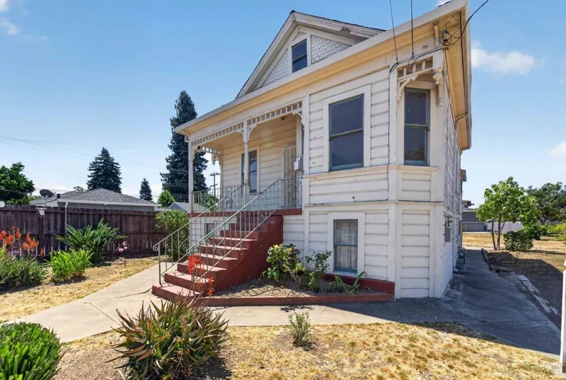 Photo 2 of 21459 Locust Street