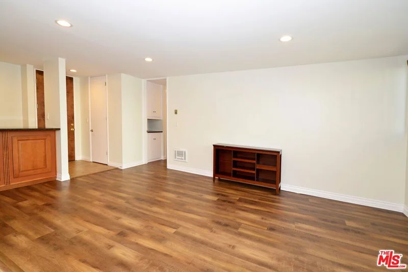 5950 Canterbury Drive C212 photo 2