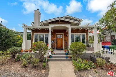 933 Venezia Avenue