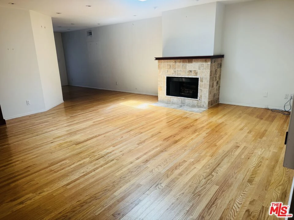 Interior 4