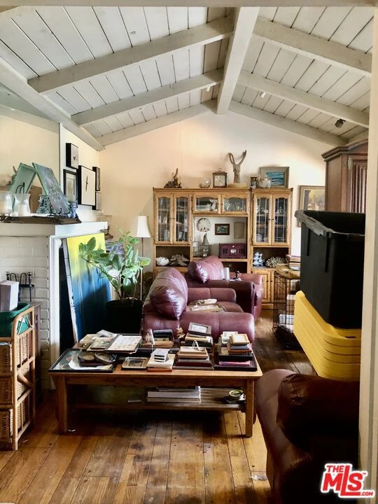 Interior 4