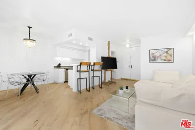 1131 Alta Loma Road 323