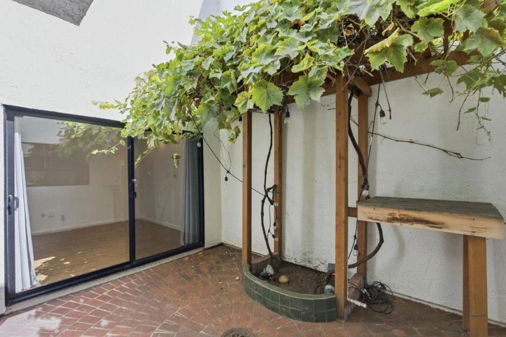 Interior 4
