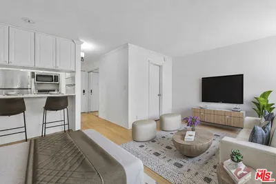 525 S Ardmore Avenue 257 photo 2