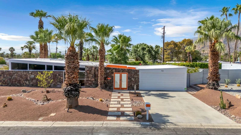 Photo 2 of 403 E Desert Willow Circle