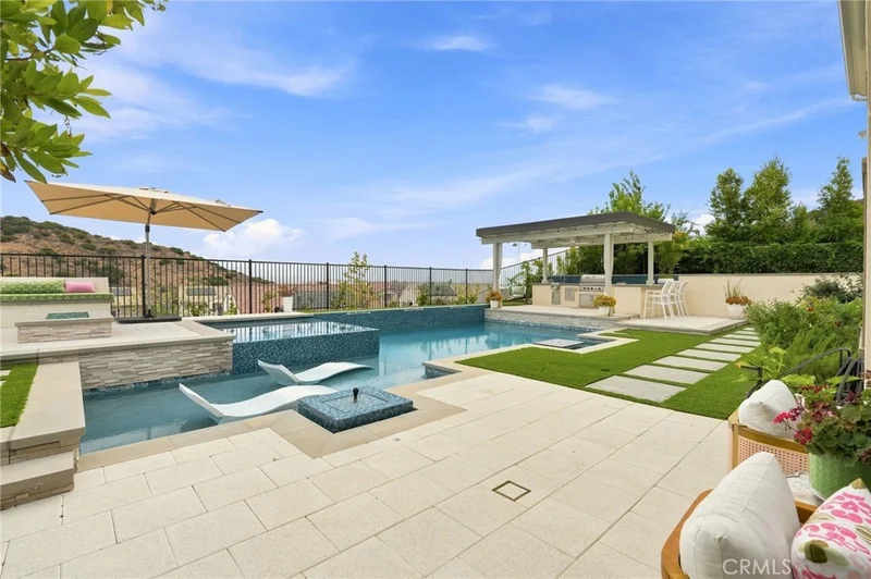 24357 W Clear Creek photo 2