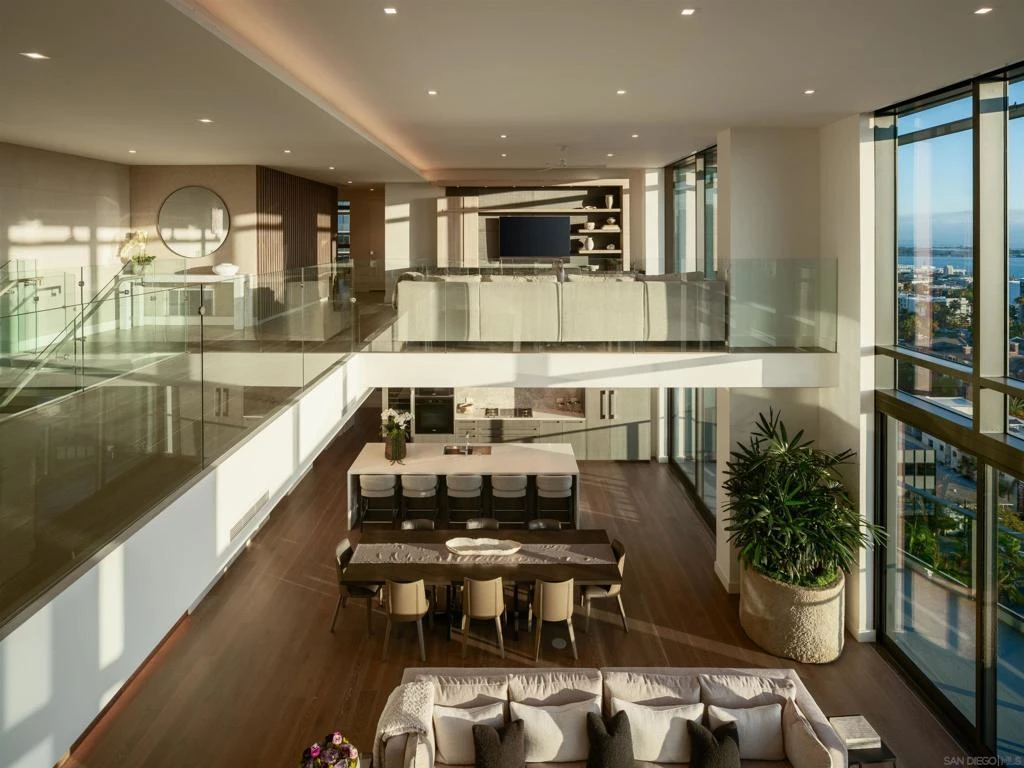 Interior 4