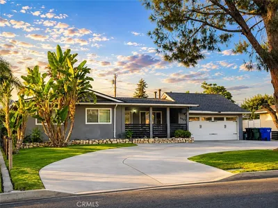 1437 E Vine photo 2