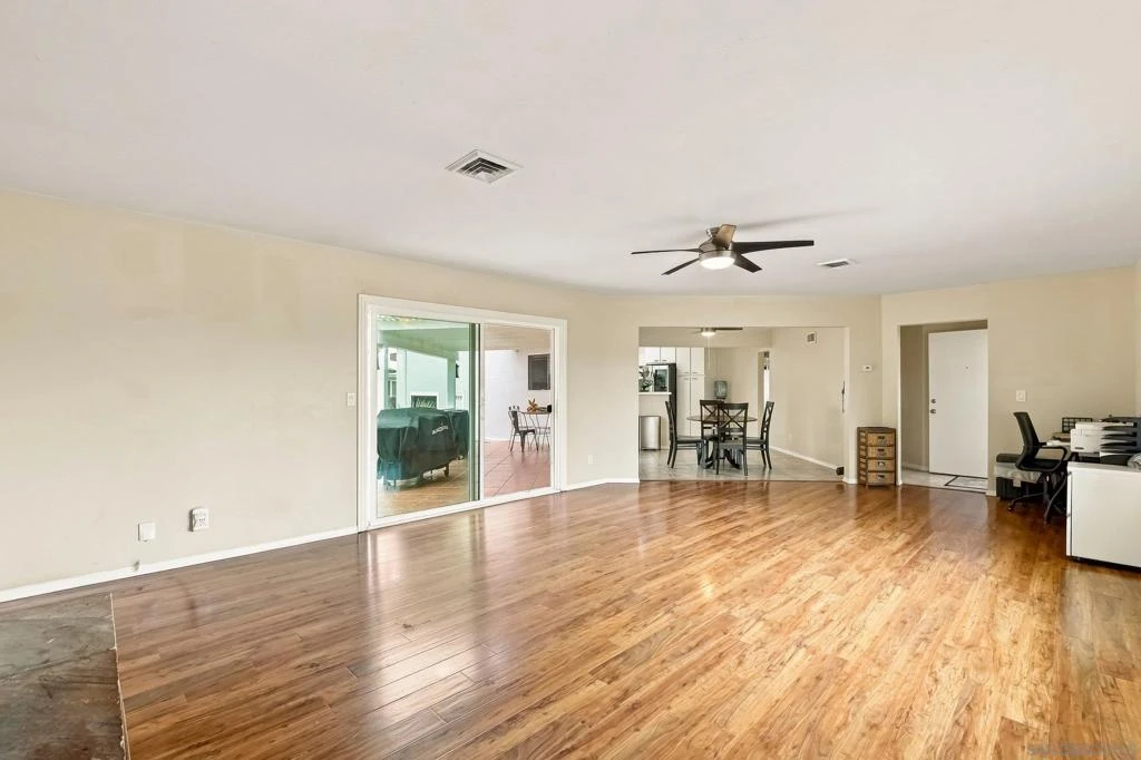 Interior 4