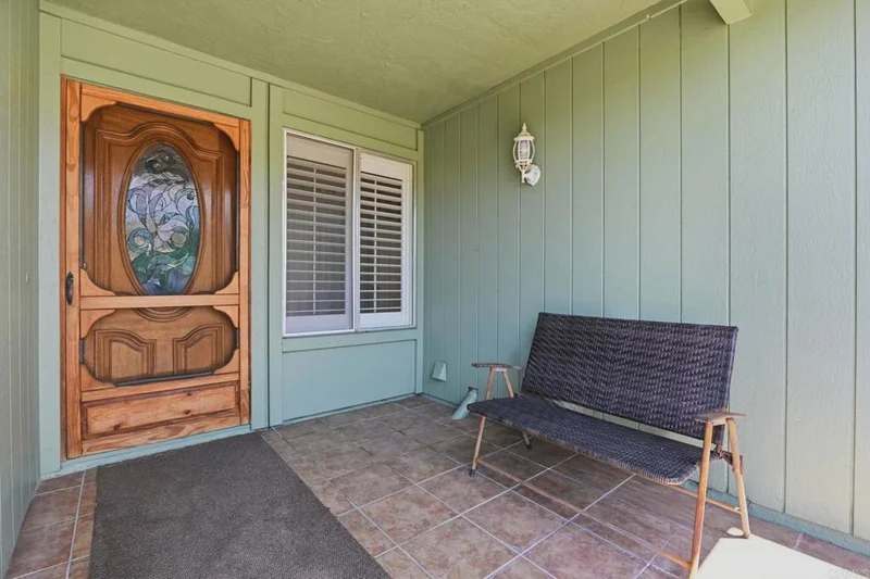 1712 Greentree Road photo 2