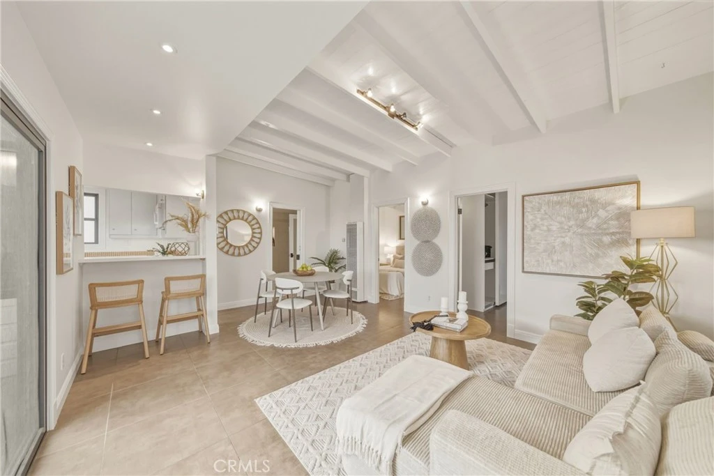 Interior 4