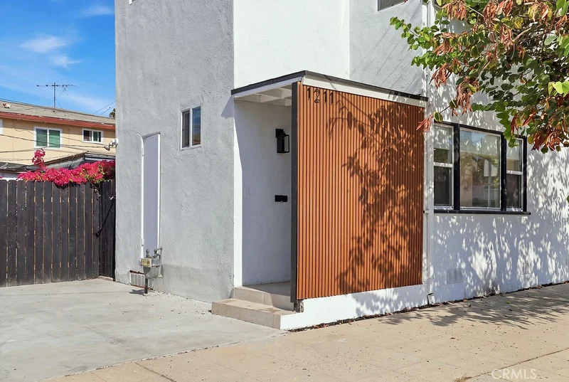 Photo 2 of 1211 Cole Avenue