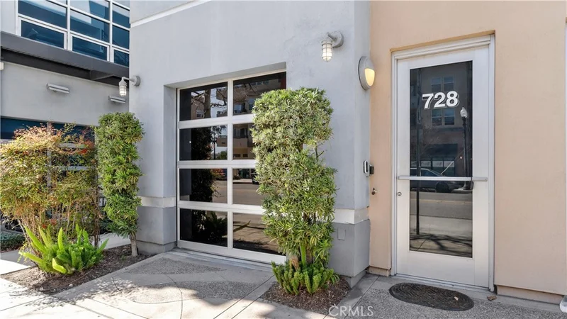 728 N. Santiago Street photo 2