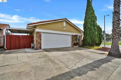 2511 Mistletoe Dr