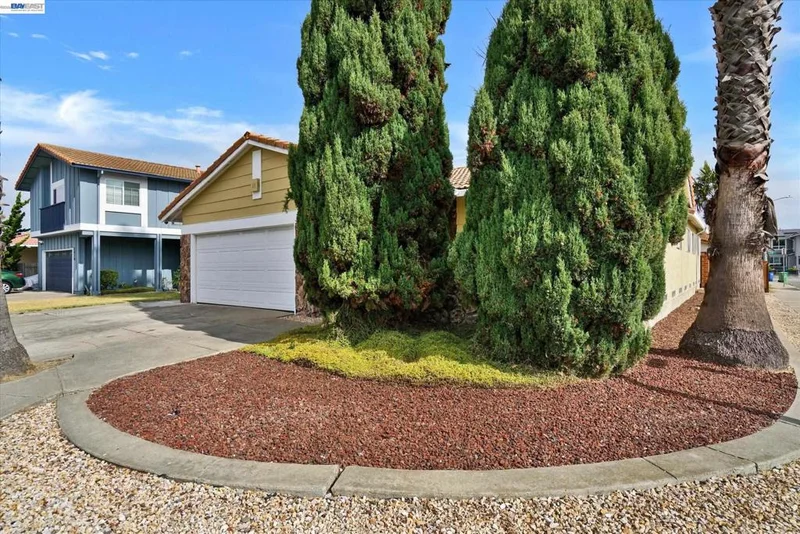 Photo 2 of 2511 Mistletoe Dr