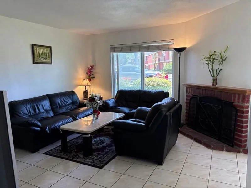 1664 Hollowcreek Place photo 2