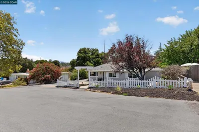 12 Morello Heights Dr