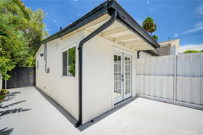 22432 Burbank 1/2