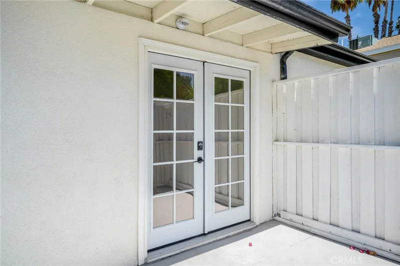 22432 Burbank 1/2 photo 2