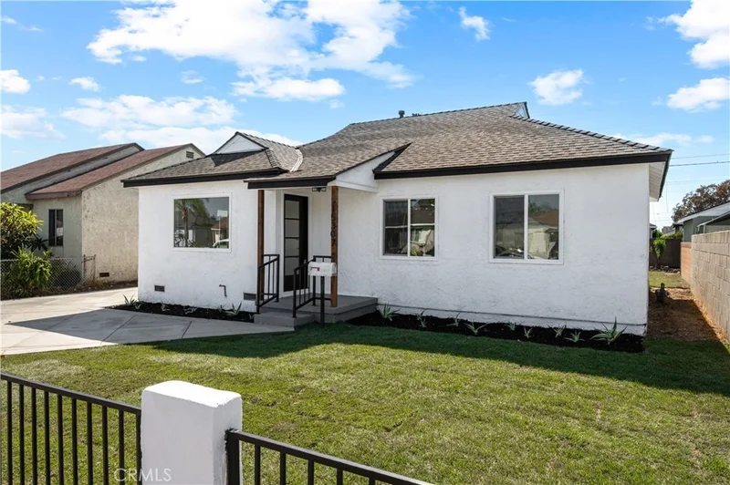 Photo 2 of 15307 Jeresy Ave