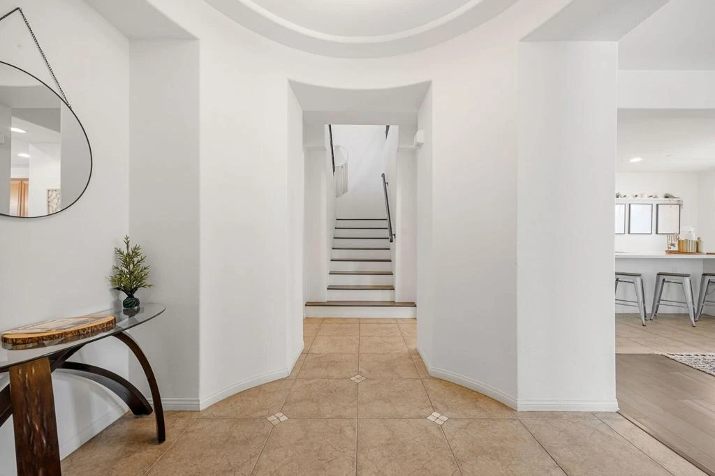 Interior 4