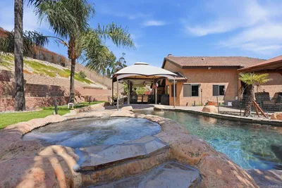 9185 Canyon Park