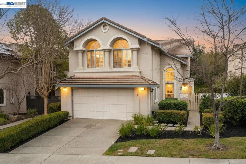 Photo 2 of 690 Glasgow Cir