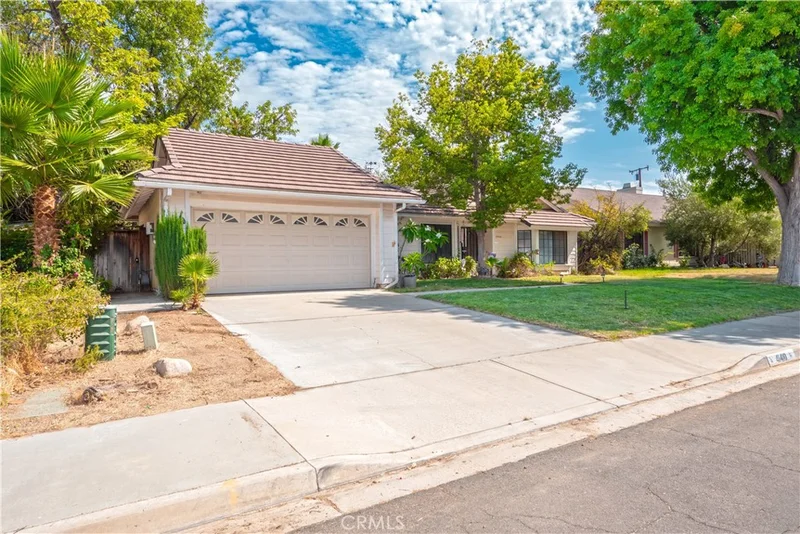 Photo 2 of 41410 Shadow Mountain Way