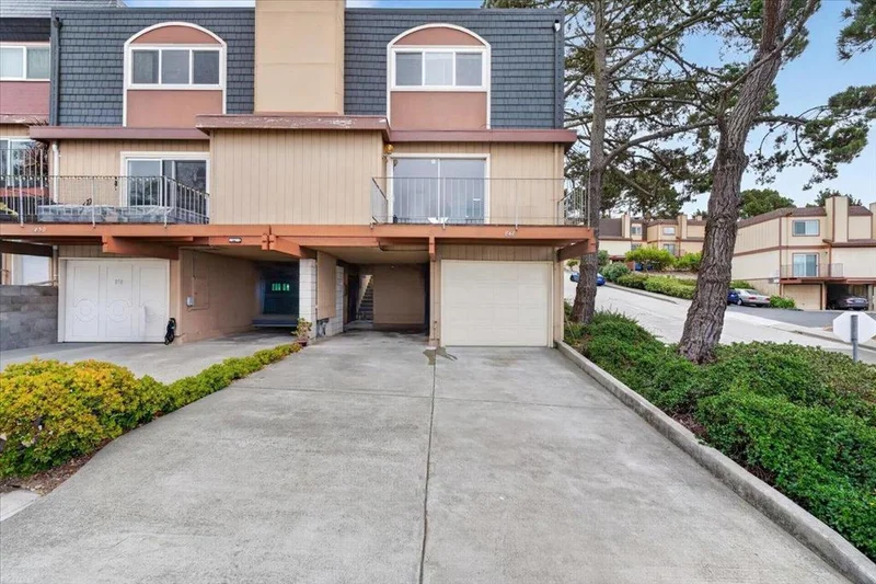 Photo 2 of 848 Stonegate Drive